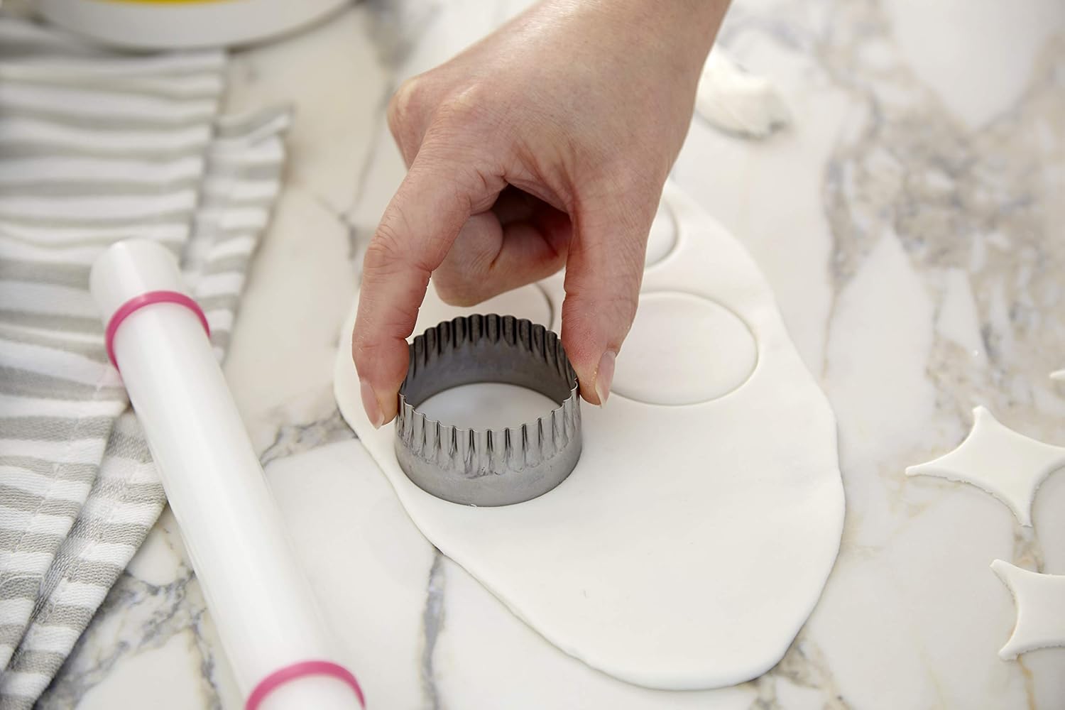 Wilton Fondant 9 Inch Rolling Pin: Kitchen & Dining