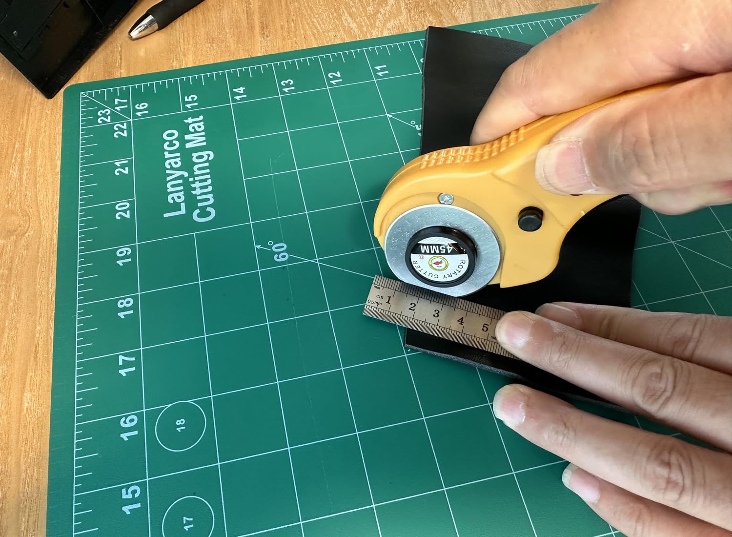 Gundam Model Builder's Self Healing Cutting Mat Rotary Sewing Mat Quilting Cutting Board, Craft Cutting Board for Sewing, Double Sided, 2.4 Pounds, 5-layer 18