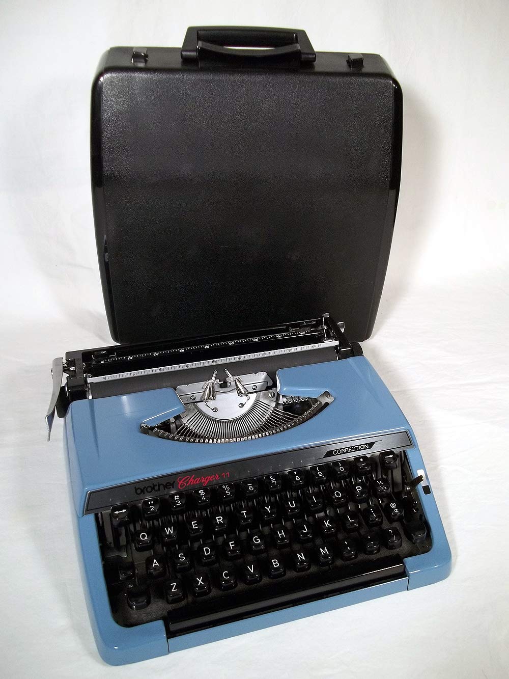 Amazon.com : Vintage Manual Typewriter Charger 11 serviced in Blue Color :  Electronics