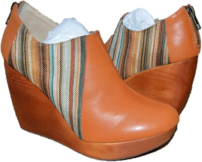 me too zoey bootie cognac