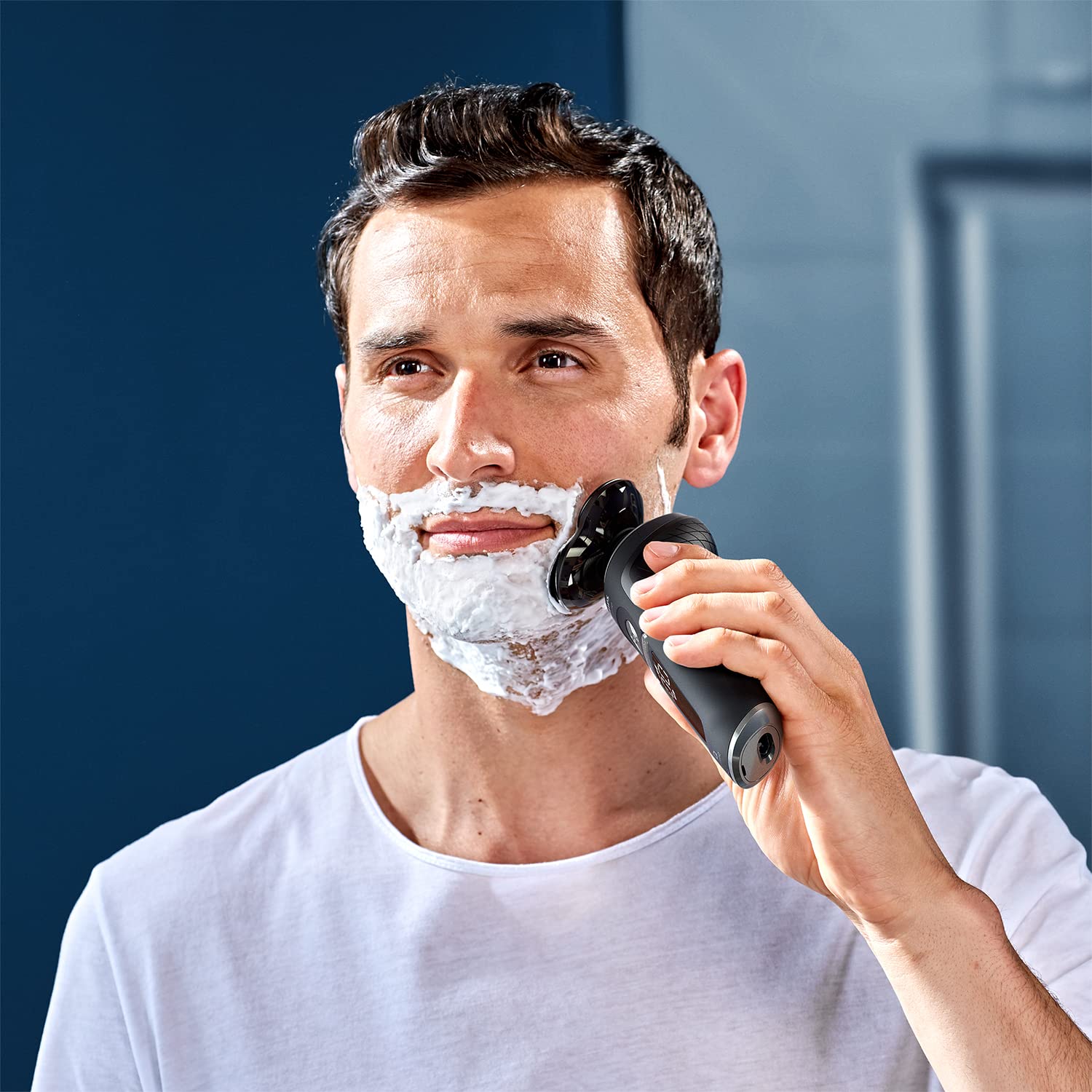 Philips Norelco Men’s Shaver Series 9000 Prestige Rechargeable Wet or Dry Electric Shaver with Trimmer Attachment and Premium Case