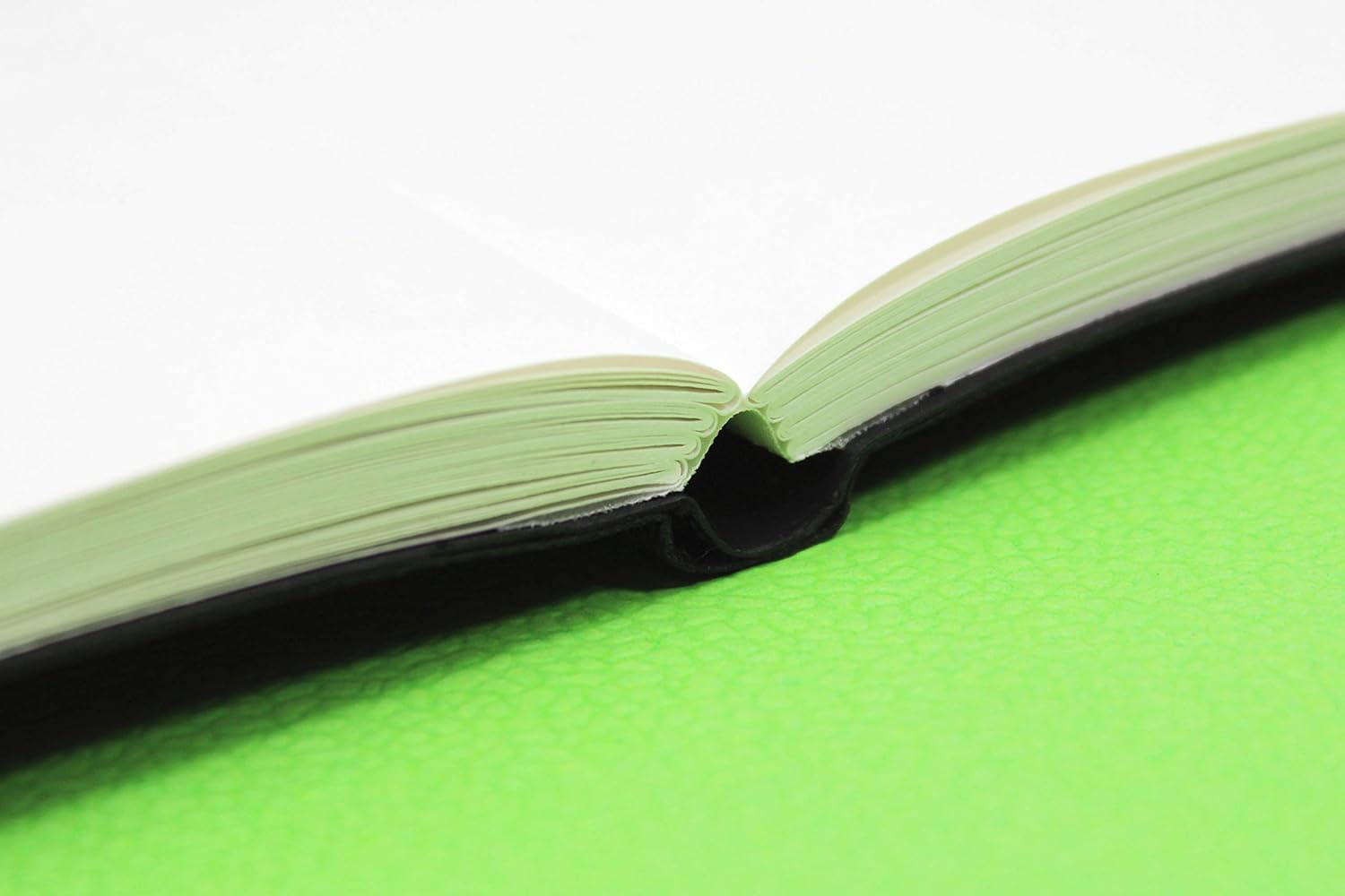 Artgecko Mixed Media Sketch Journal A4 Portrait - 124 Pages 150gsm White Cartridge Paper - Image 5