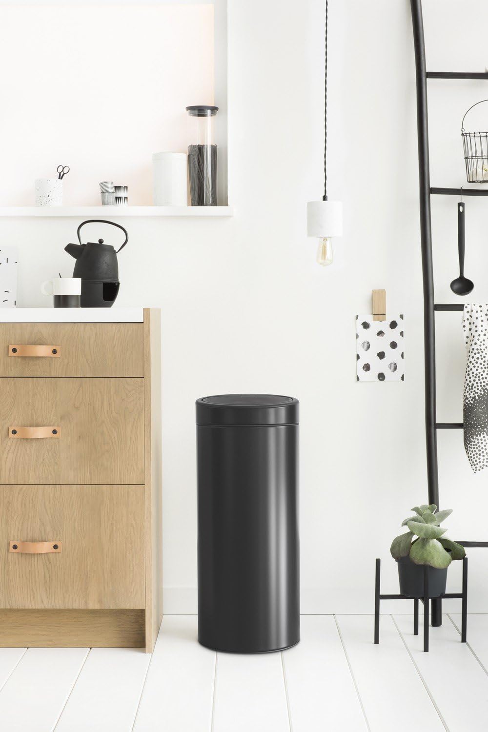 Brabantia 30 L Kitchen Touch Bin New (Matt Black) Removable Lid, Soft-Touch Open, Easy Clean Rubbish Waste Bin + Free Bin Bags - Image 5