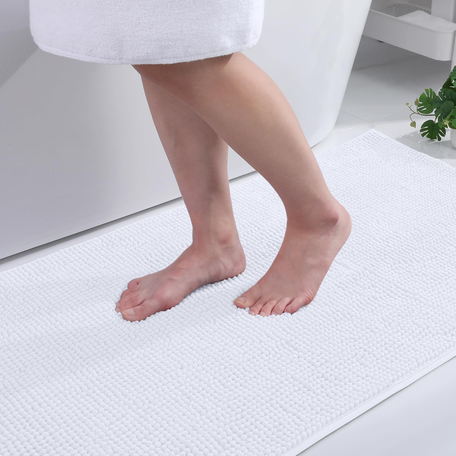 smiry Non Slip Chenille Bath Mat, 40 x 120 cm, Extra Soft Bathroom Mat, Super Absorbent Fluffy Bath Mats for Bathroom Floor, Machine-Washable Dry Bath Rug Foot Mat, White