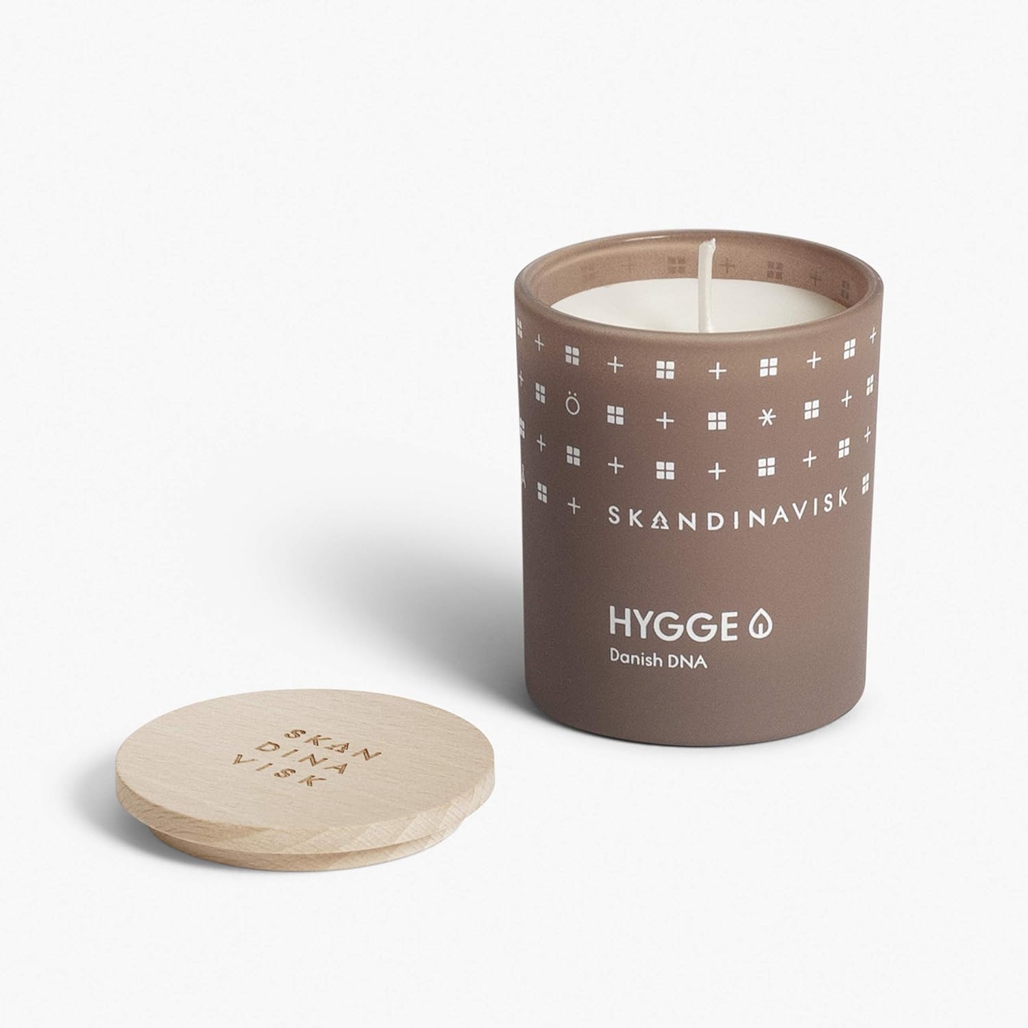 Skandinavisk Hygge 'Cosiness' Mini Scented Candle. Fragrance Notes: Black Tea and Mint Leaves, Dried Apples and Baked Cinnamon. 65 g - Image 3