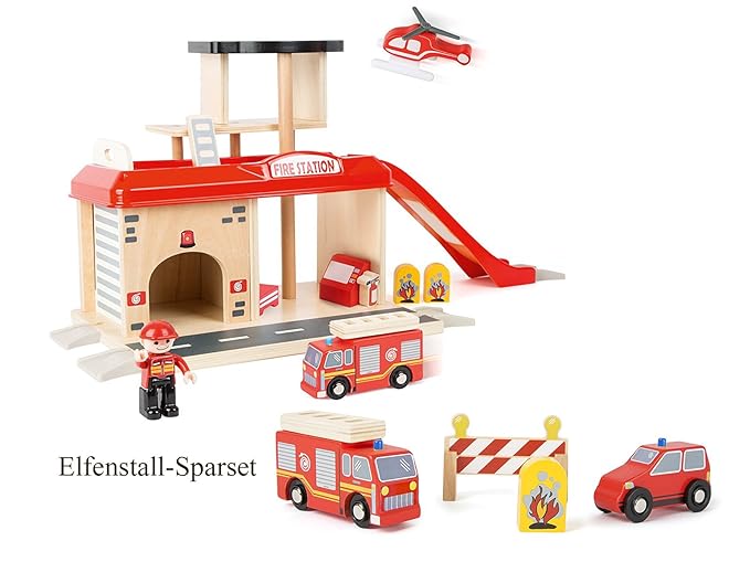 Elfenstall Sparset Small Foot World 10798 + 10805 Feuerwache aus Natürlichem Holz mit Hubschrauberlandeplatz und Autorampe so