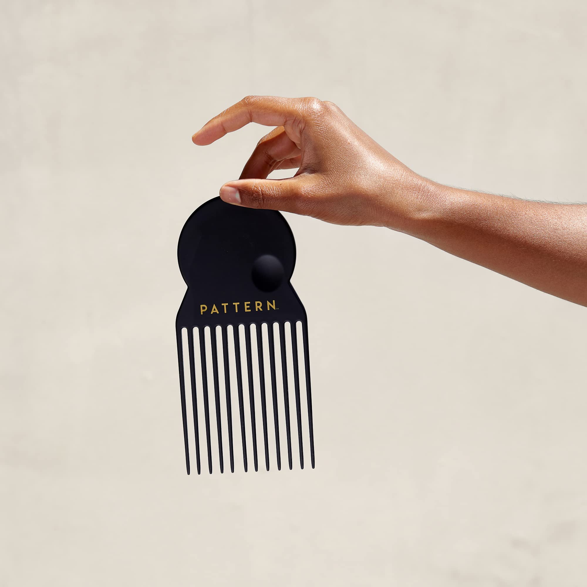PATTERN Beauty Hair Pick