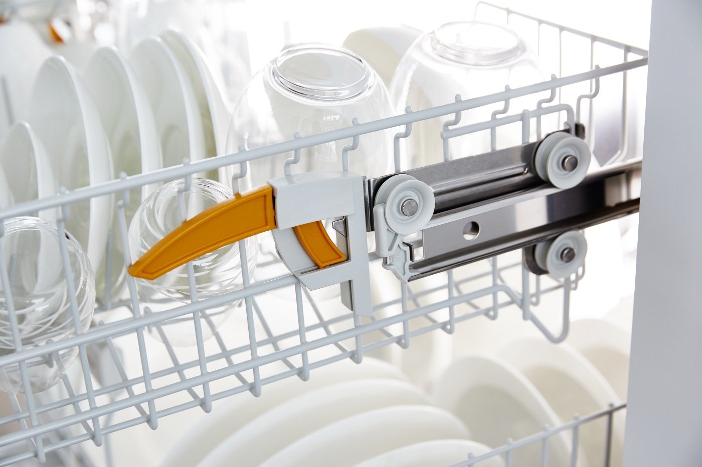 Miele G4203SC White Freestanding Dishwasher With Cutlery Tray Cheap