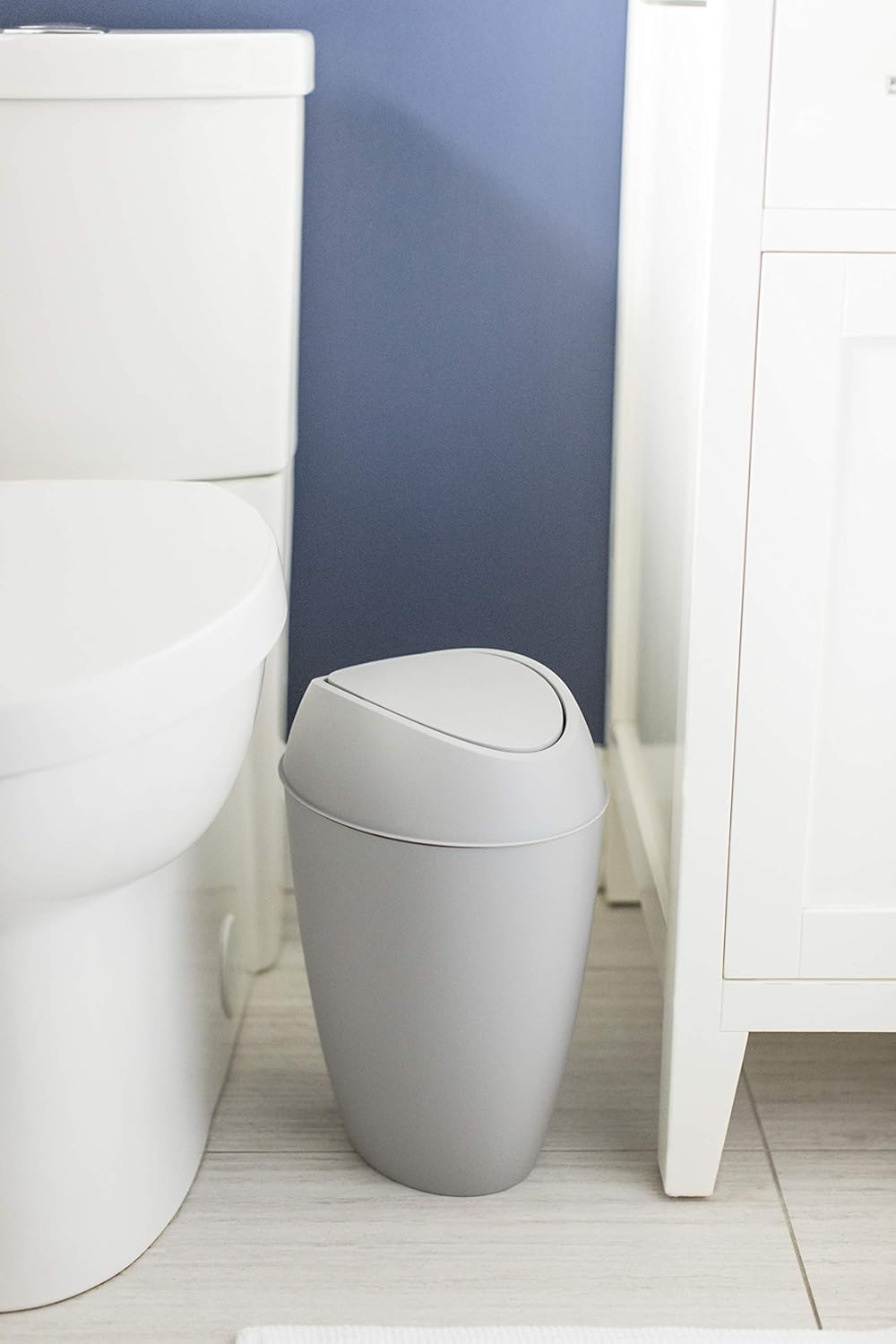 Umbra Twirla, 2.4 Gallon Trash Can with Swing-top Lid, Gray: Home & Kitchen