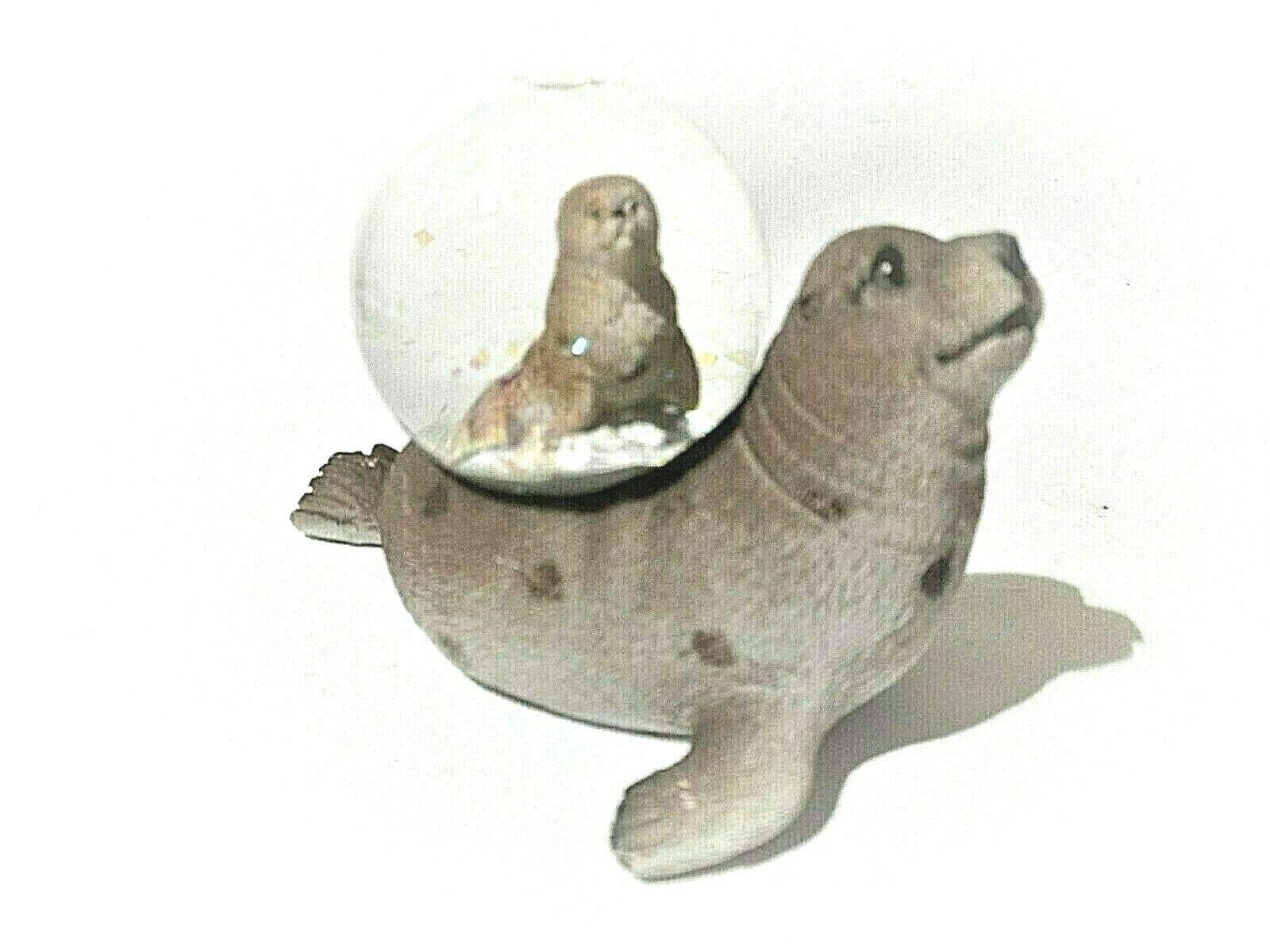 Euro Souvenirs Glitter Ball Seal, Glitter Globe, Snow Globe (ES17324)