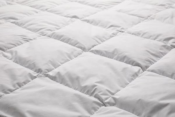 ZOYER QUEEN MATTRESS COVER, QUILTED WATERPROOF MATTRESS PROTECTOR QUEEN SIZE, HEXAGONAL DESIGN MATTRESS PAD STRETCHES UP TO 16 INCHES DEEP POCKET, BREATHABLE, EXTRA SOFT MATTRESS TOPPER (WHITE)