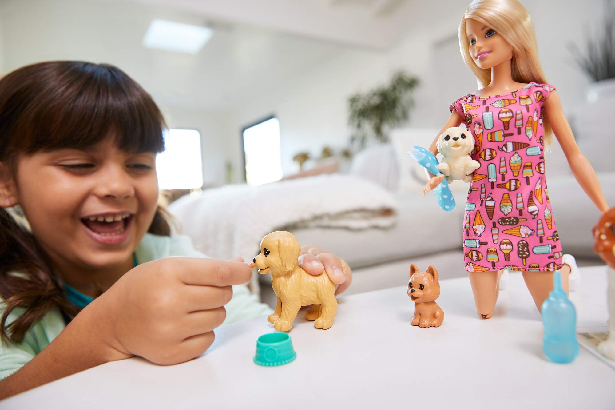 barbie doggy daycare doll & pets