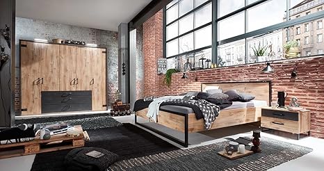 Lifestyle4living Schlafzimmer Komplettset Im Angesagten Industrial Design Plankeneiche Nachbildung Mit Absetzungen In Stahloptik U Applikationen Aus Metall 4 Teilig Amazon De Kuche Haushalt
