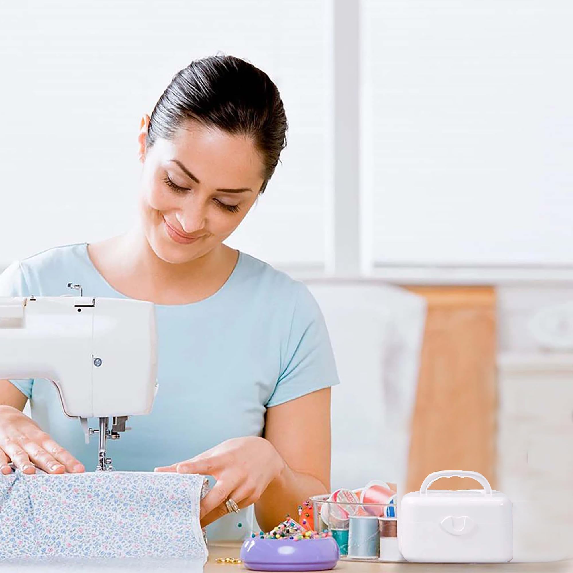 SINGER Portable Bobbin Winder | Compact & Easy-to-Use Bobbin Winding Machine with Automatic Shut-Off | Compatible with Class 15 & 15J Bobbins