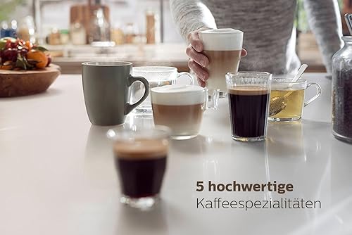 Verschiedene Kaffeespezialitäten mit einem VOllautomaten