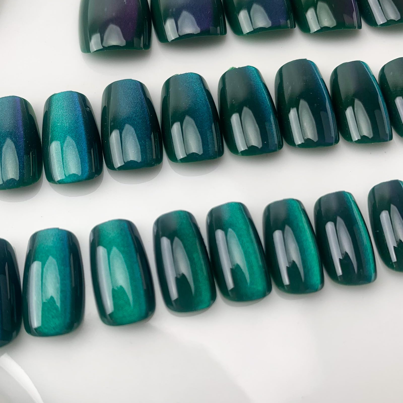 Dark Green Press on Nails Short Square Fake Nails Cat Eye Acrylic Nails Ombre Artificial Nails Glue on Nails Glossy Squoval False Nails Xmas Stick on Nails for Women 30Pcs - Image 4