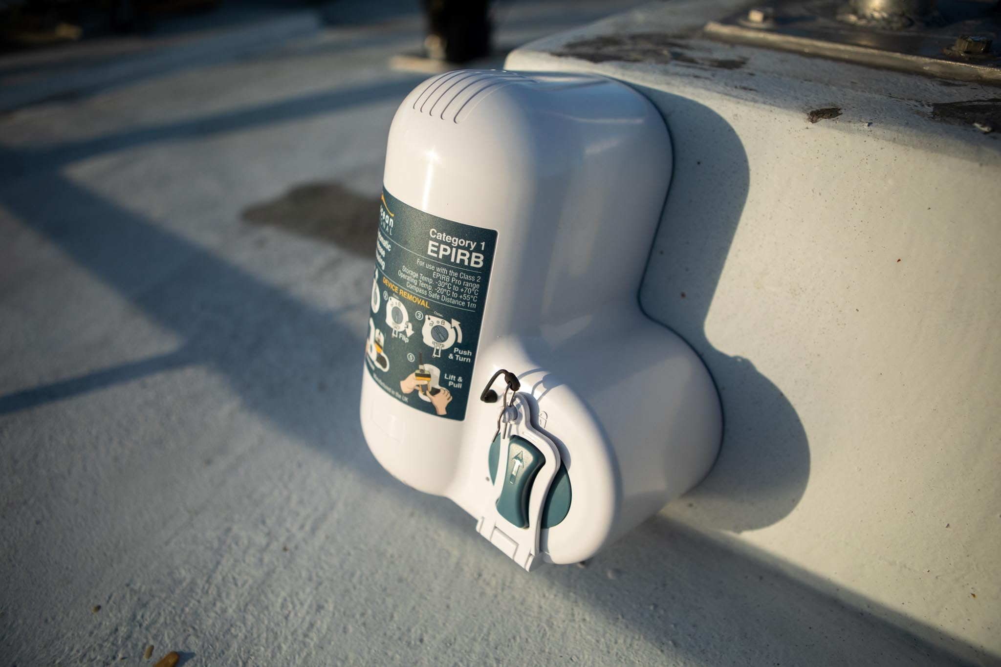 RescueME EPIRB1 - Smallest EPIRB for Boating with Retractable Antenna, Automatic Quick Release Bracket, and 48+ Hour Operational Life