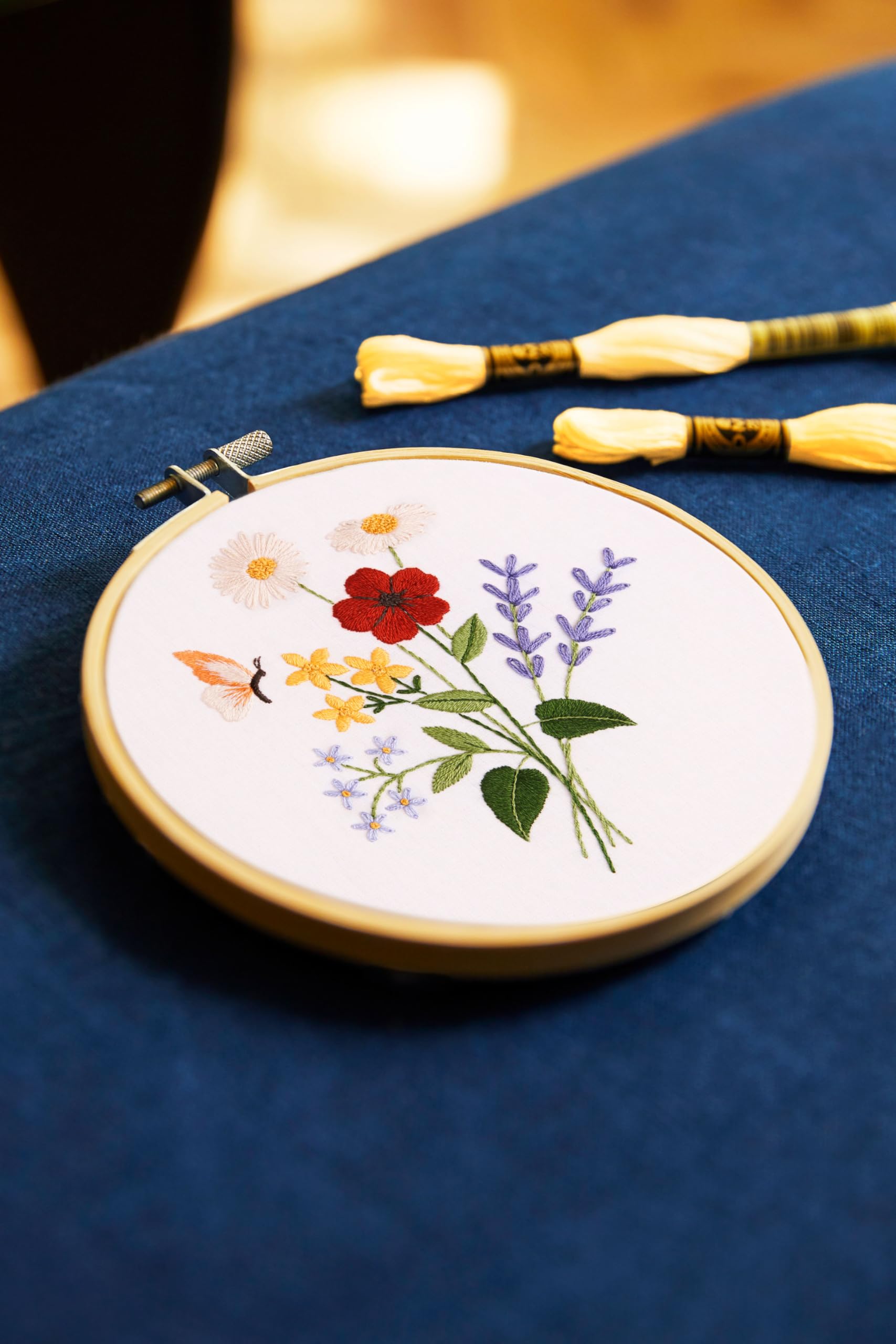DMC Sumptuous Summer Flowers - Medium Embroidery Kit