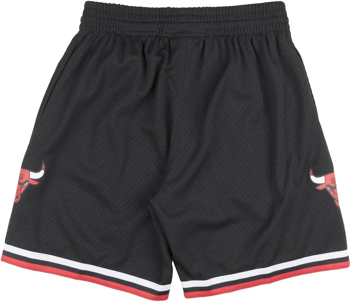 Amazon Com Mitchell Ness Mens Bulls Swingman Shorts Black Red Size Xl Clothing
