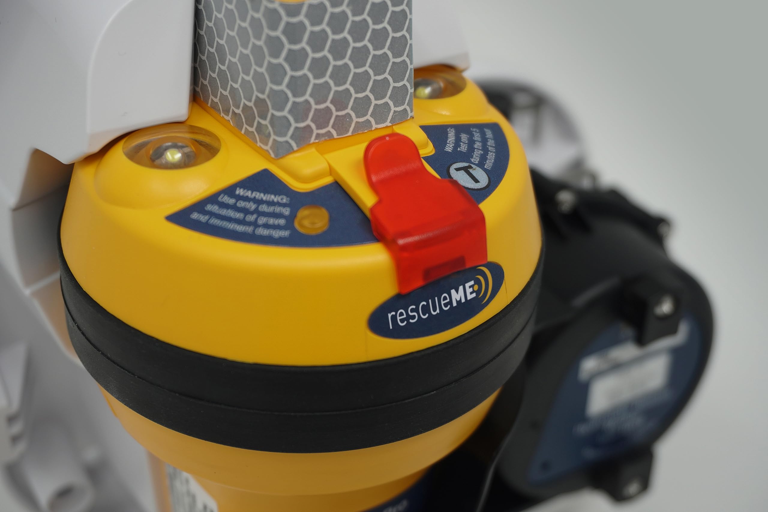 RescueME EPIRB1 - Smallest EPIRB for Boating with Retractable Antenna, Automatic Quick Release Bracket, and 48+ Hour Operational Life