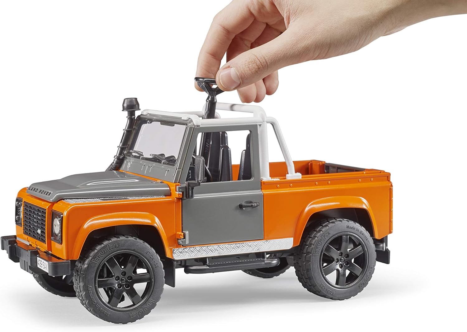 bruder land rover defender pick up