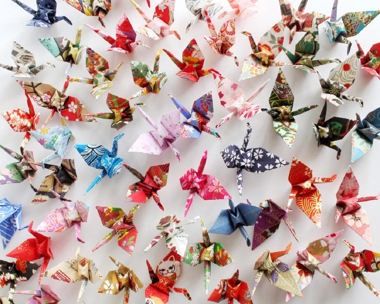 Photo 1 of 100PCS Premade Mini Japanese Washi Origami Paper Cranes Folded Origami Cranes Handmade DIY Yuzen Paper Cranes Garlands For Tea Party Favors Wedding Baby Shower Birds Party Supplies (2.36")