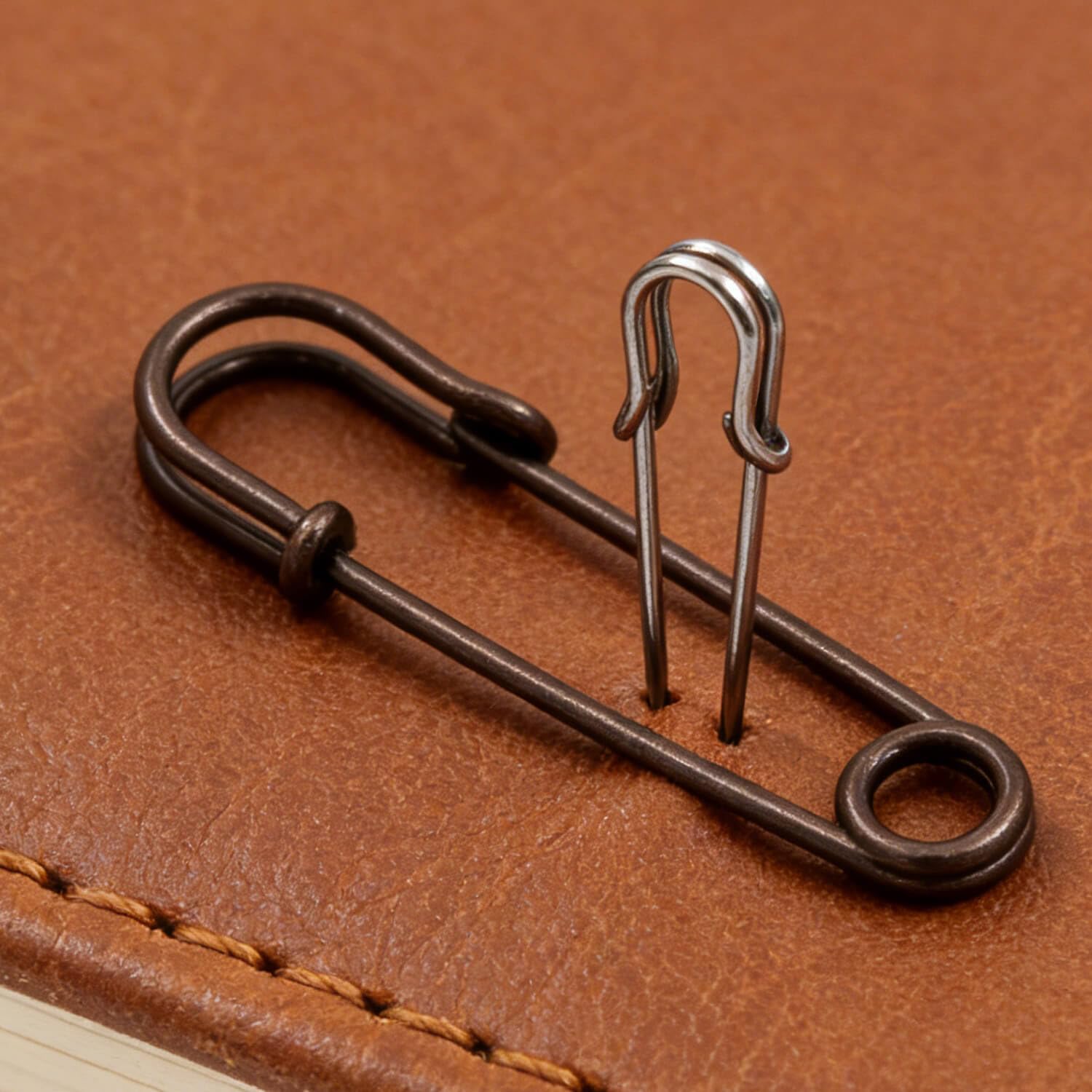 Amanaote Gun Black Safety Pins 30mm X 10 mm Size Jewelry for Kilts Blankets Skirts Crafts Pack of 30