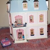 MAISON PLAYMOBIL TRADITIONNELLE dollhouse 5303 en très bon état meublée