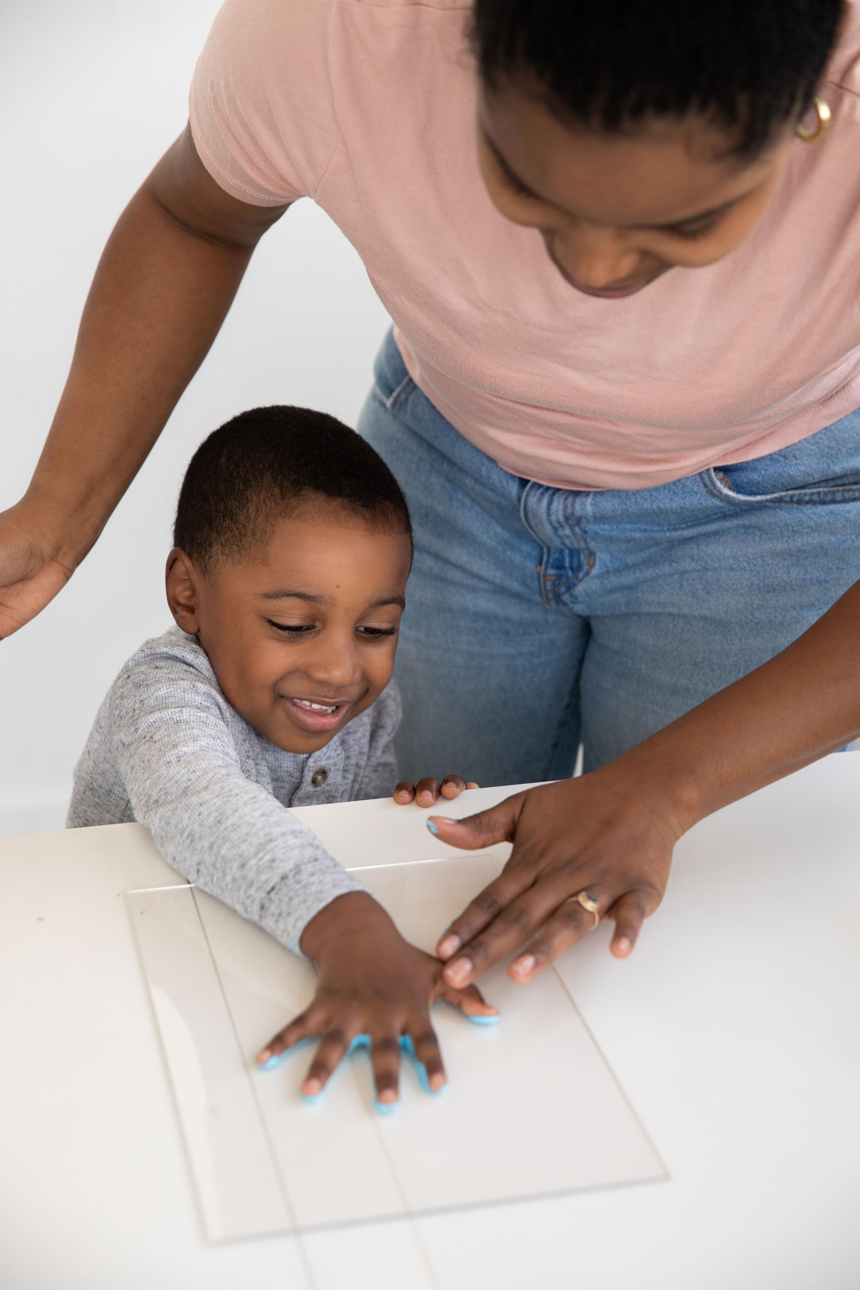 Pearhead Clear Family Handprint Frame, DIY Art Print Keepsake, Home Decor, Gift for New and Expecting Parents, 4 Paint Colors Included