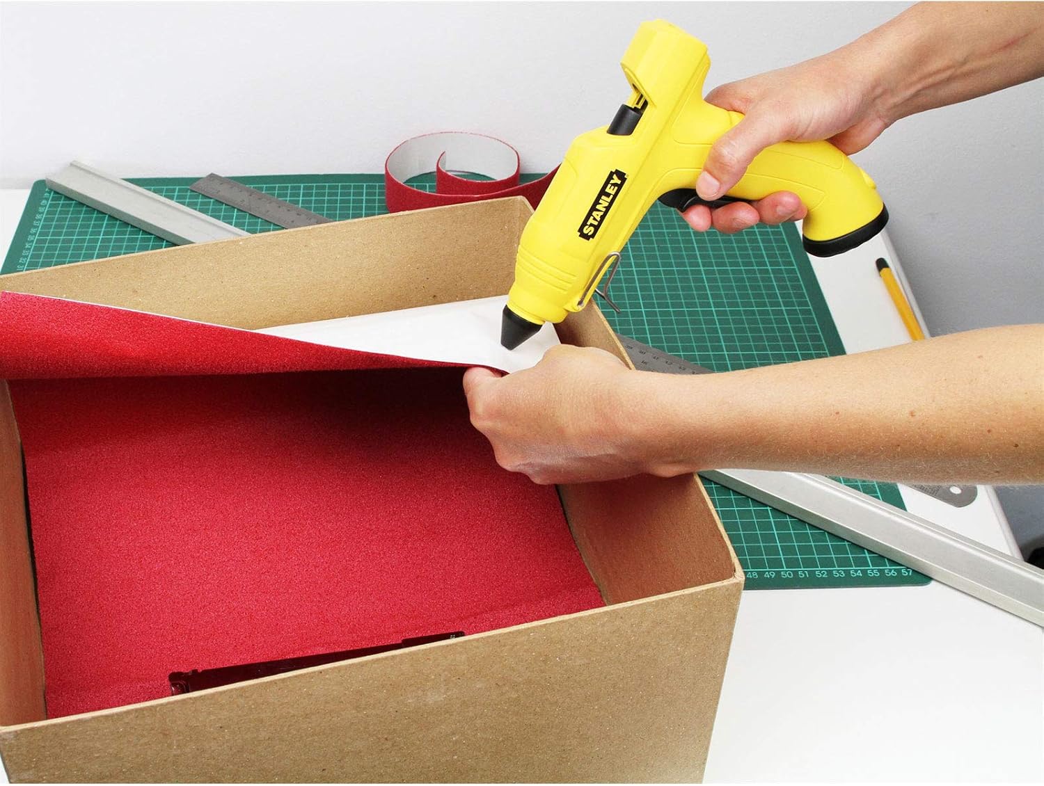 Stanley STA070416 cordless Glue Gun , Yellow - Image 5