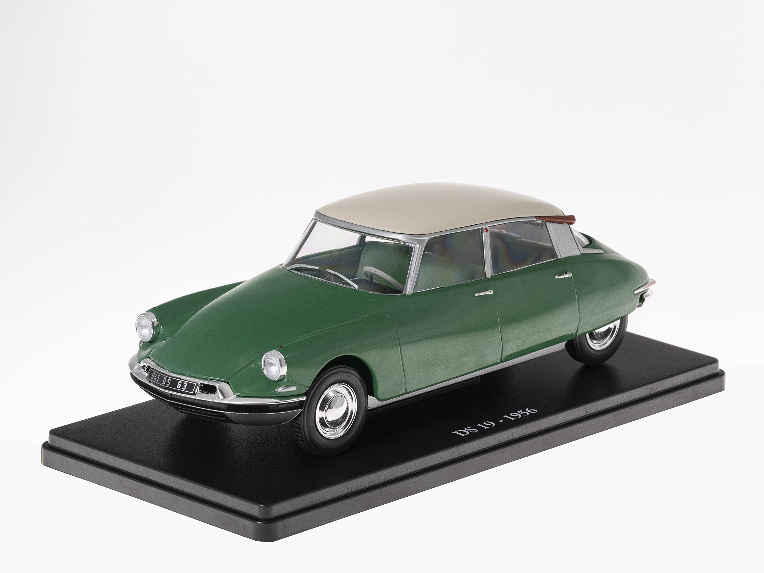 OPO 10 - Collectible miniature car 1/24 compatible with CITROEN DS 19-1956 - VC015