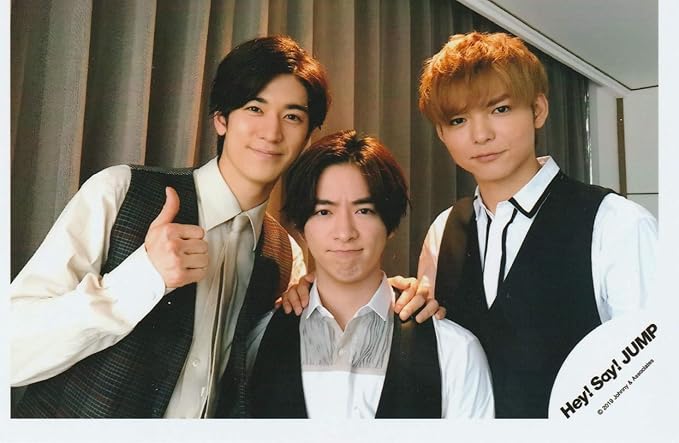 Amazon 知念侑李 中島裕翔 薮宏太 Hey Say Jump 公式生写真 台北 オフショット 真ん中知念 カメラ目線 アイドル 芸能人グッズ 通販