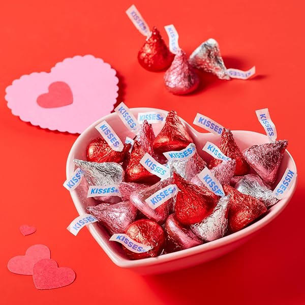 HERSHEY’S KISSES MILK CHOCOLATE, VALENTINE’S CANDY GIFT BOX, 6.5 OZ