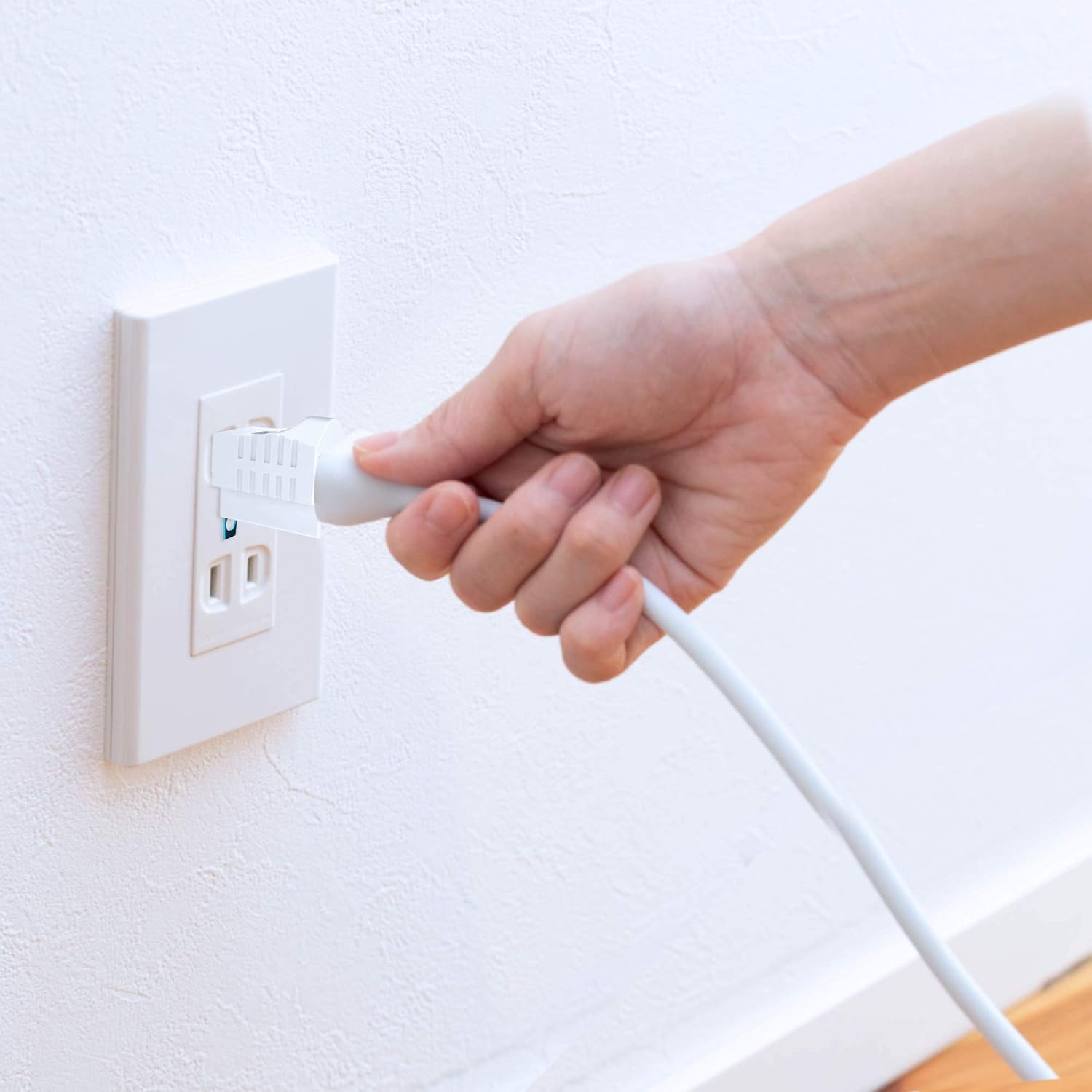 Maximm Polarized Grounding Adapter, 4 Pack, White, 2 Prong Grounding Converter For wall Outlets Plugs, Turn 2-Prong Outlets to 3-Prong Outlets, Easy to Install, Indoor Only, ETL Listed - - 