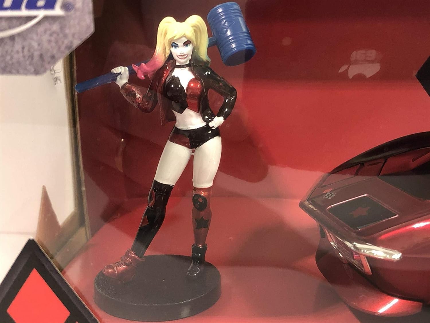 Jada 1:24 1969 Corvette with Harley Quinn Figure, Red, Standard - Image 4