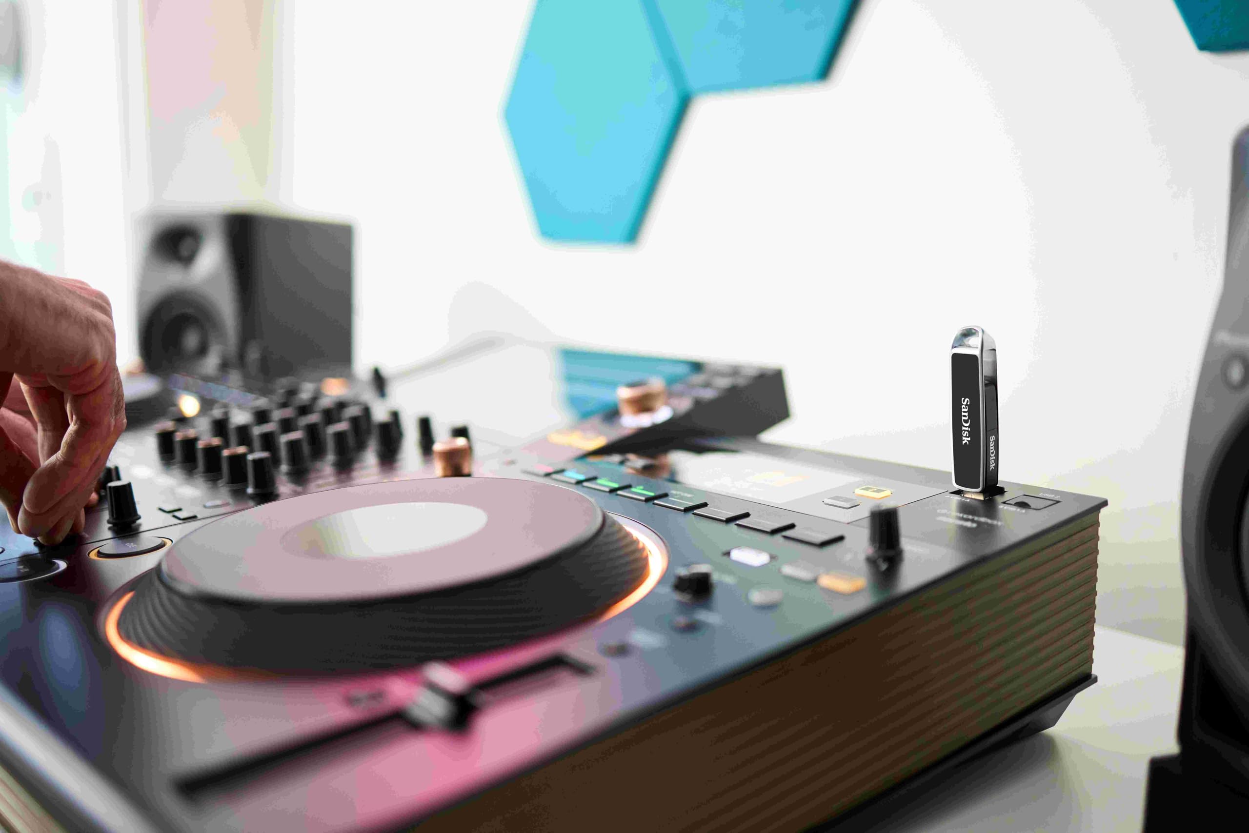 SanDisk 512GB DJ Flash Drive - Up to 1,000 MB/s Read Speed and 900 MB/s Write Speed, High-Performance, Dual Connector USB Type-C and USB Type-A Flash Drive - SDDDE1-512G-GR46