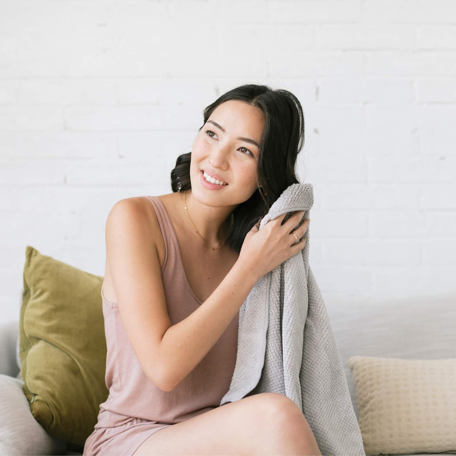 VOLO Hero Microfiber Hair Towel | Super Absorbent, Ultra-Soft, Fast Drying | Reduce Dry Time by 50% | Large, Premium Wrap Towel for All Hair Types | Anti-Frizz, Anti-Breakage, Hands-Free | Luna Gray: Kitchen & Dining