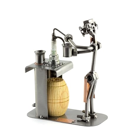 Steelman24 I Schraubenmännchen Barkeeper Mit Holzfaß I Made in Germany I Handarbeit I Geschenkidee I Stahlfigur I Metallfigur