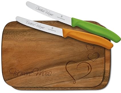 2er Frühstücksset'Valentin' mit Wunschgravur, 2x Victorinox Brötchenmesser (grün+orange) + 2x Akazien Holzbrett (Herzen)