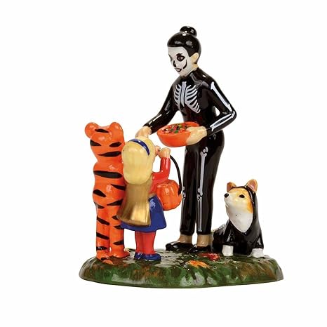 Department 56 Snow Village Halloween Trick Or Treating On The Lane Accessory Figurine