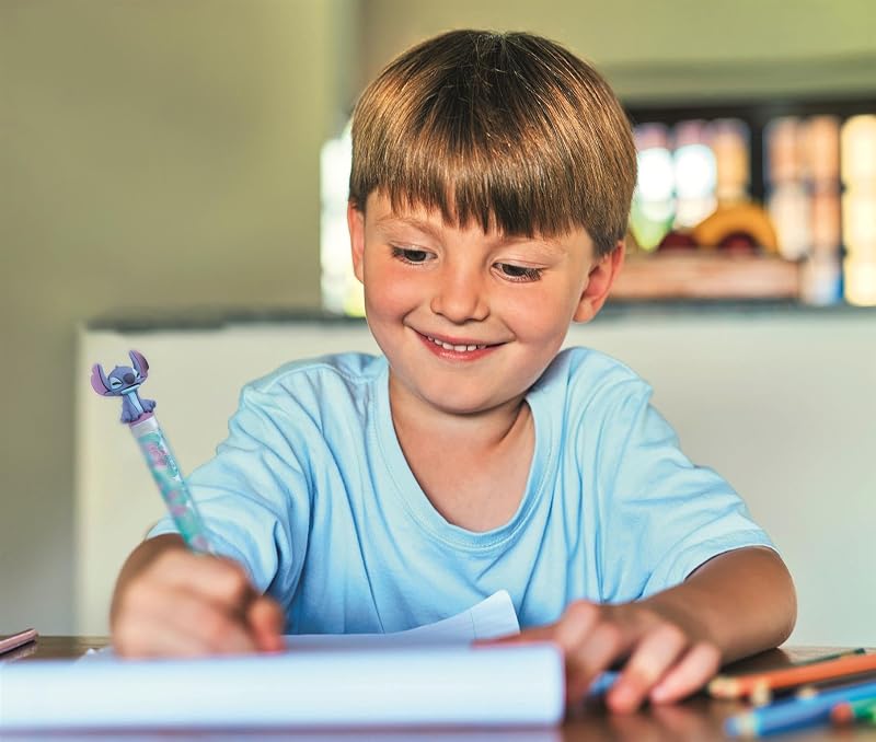 Idea - Laboratorio delle Penne Disney Stitch, Kit Creativo per Bambini 6+ Anni, con 25+ Accessori e 5 Penne Personalizzabili con Personaggi, Lingua Italiana, 18204