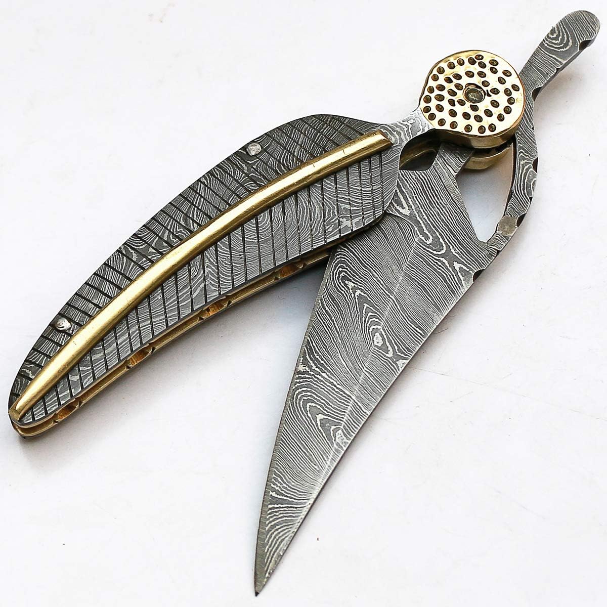 coltello da campeggio con pelle