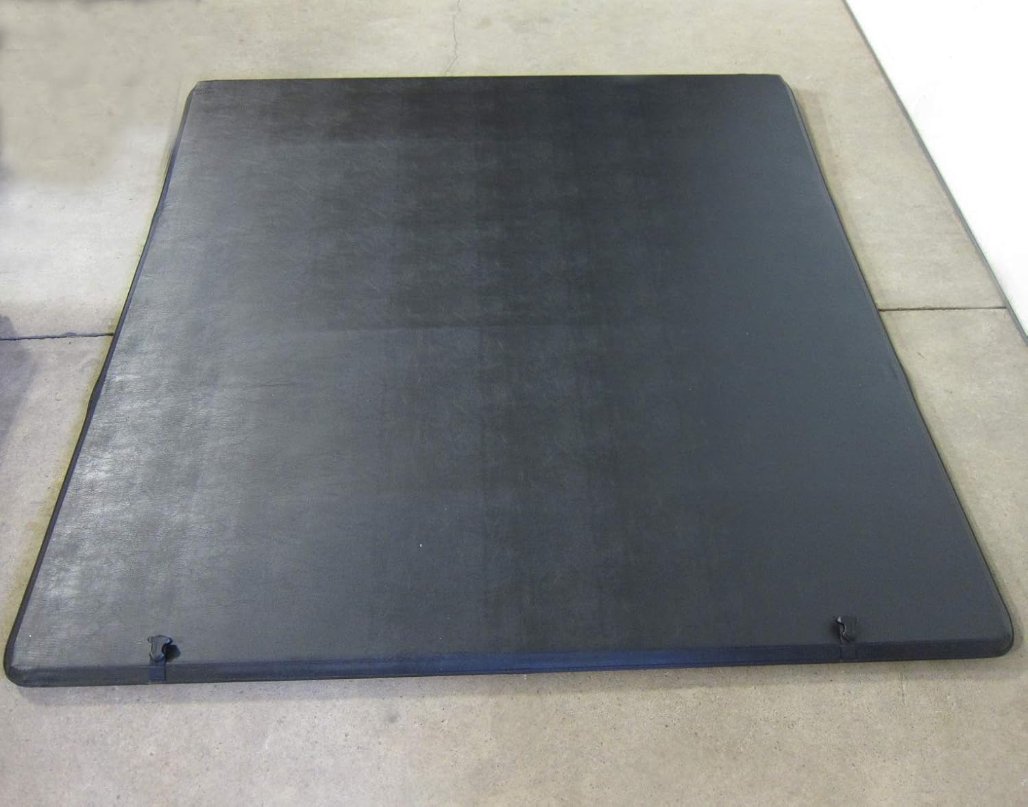 Amazon Com Mopar 2019 2020 Ram 1500 Dt New Body Black Soft 5 7 Bed Tri Fold Tonneau Cover Oem Automotive