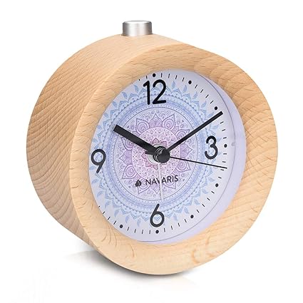 Navaris Analog Holz Wecker mit Snooze - Retro Uhr Rund mit Design Ziffernblatt Alarm Licht - Leise Tischuhr Ohne Ticken - Nat