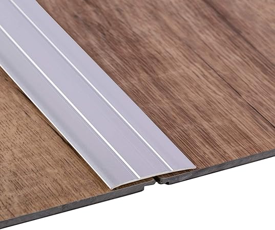 Combler Espace Entre Plinthe Et Parquet Jointer Les Plinthes Avec Le Parquet Tuto Bricolage Avec Robert