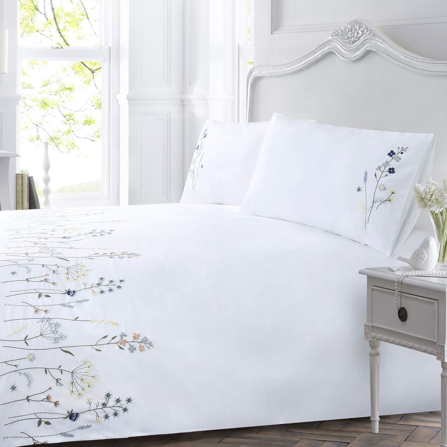 YINFUNG King Size Duvet Cover Sets Cotton White Bedding Floral Duvet Cover Sets Embroidered Soft Luxury Flower Quilt Cover with 2 Pillow Cases (White, King 230x220 cm)