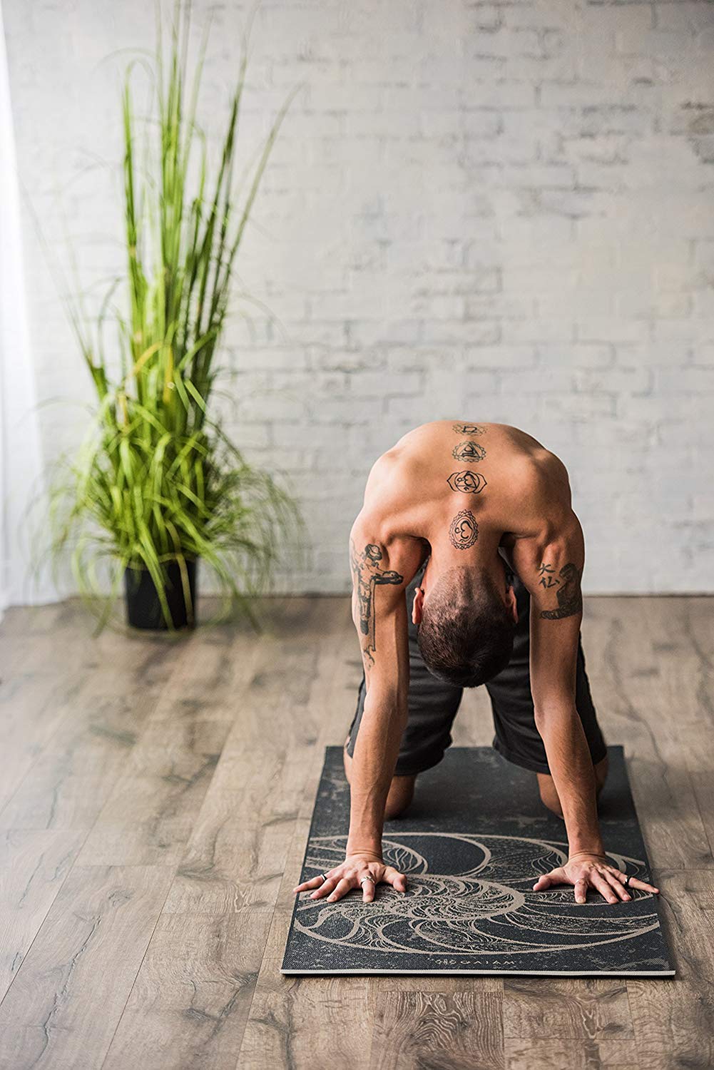 Gaiam Yoga Mat Premium Print Reversible Extra Thick Non Slip Exercise & Fitness Mat for All Types of Yoga, Pilates & Floor Workouts, Zara Rogue, 68 Inch L x 24 W x 6mm Thick - Image 9