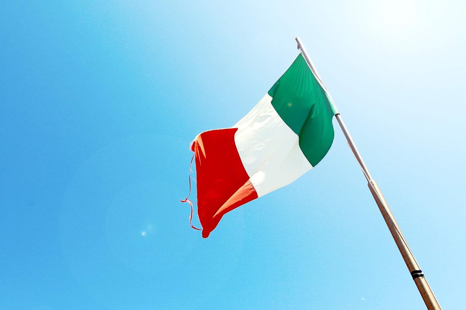 Bandiera Italia 150x90cm – AZ FLAG: Resistente, Colori Vivaci, Perfetta Per Eventi E Orgoglio Tricolore!