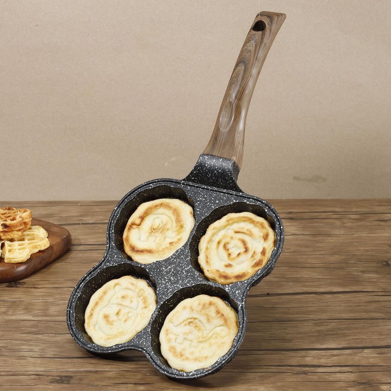 Tissting Omelette Pan, Nonstick 4-Cup Aluminium Skillet with Heat-Resistant Handle for Cooking Pancakes, Eggs and Breakfast, Versatile Kitchen Frying Pan for Home Use