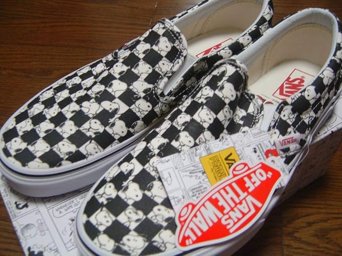 Amazon Co Jp 限定 Vans バンズ クラシック スリップオン スヌーピー ピーナッツ Us8 26 Peanuts ヴァンズ スリッポン チェッカーフラッグ ブラック ホビー 通販